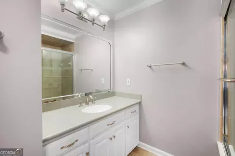 Bath - 127 Windsor Dr, Calhoun, GA 30701 photo 2 of 3