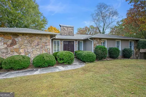 Exterior - 127 Windsor Dr, Calhoun, GA 30701 photo 2 of 12