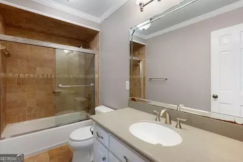 Bath - 127 Windsor Dr, Calhoun, GA 30701 photo 1 of 3