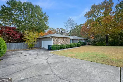 Exterior - 127 Windsor Dr, Calhoun, GA 30701 photo 1 of 12