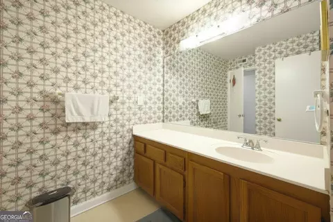 Bath - 6483 Northridge Way, Morrow, GA 30260 photo 1 of 3