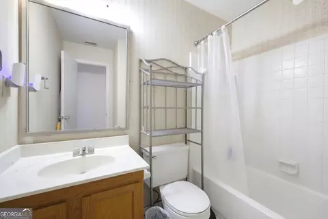 Bath - 6483 Northridge Way, Morrow, GA 30260 photo 3 of 3