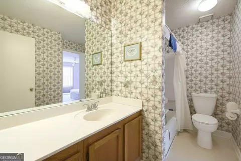Bath - 6483 Northridge Way, Morrow, GA 30260 photo 2 of 3