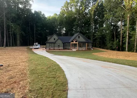 304 Stonington Dr, Mount Airy, GA 30563