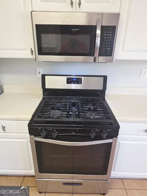 Kitchen - 65 Mills Lndg, Covington, GA 30016 photo 2 of 3