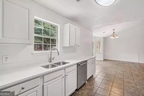 Kitchen - 3 Bonnie Glen Ln, Hampton, GA 30228 photo 1 of 2
