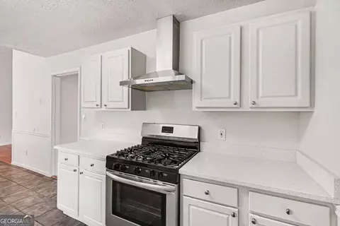 Kitchen - 3 Bonnie Glen Ln, Hampton, GA 30228 photo 2 of 2