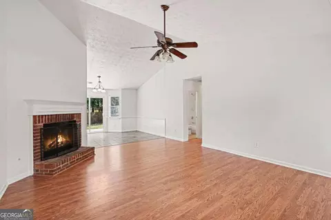Living - 3 Bonnie Glen Ln, Hampton, GA 30228 photo 2 of 4