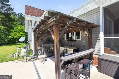 Exterior - 645 King Rd, Harrison, GA 31035 photo 6 of 11