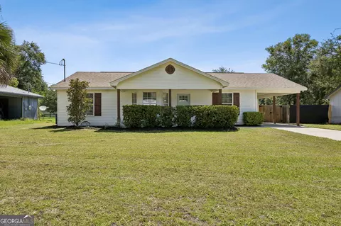 307 Clarks Bluff Rd, Kingsland, GA 31548