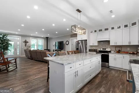 Kitchen - 220 Long Rd, Rydal, GA 30171 photo 5 of 6
