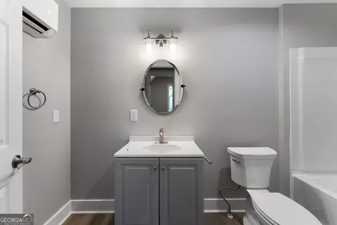 Bath - 220 Long Rd, Rydal, GA 30171 photo 5 of 8