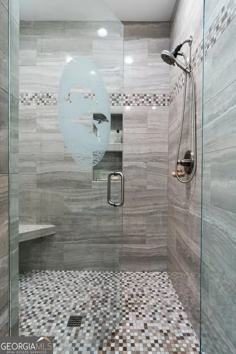 Bath - 220 Long Rd, Rydal, GA 30171 photo 2 of 8