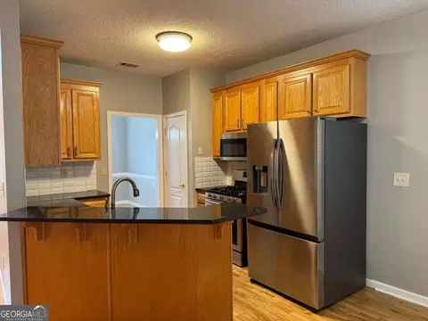 Kitchen - 522 Morgan Ct, Hampton, GA 30228 photo 2 of 3