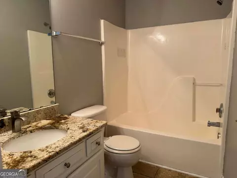 Bath - 522 Morgan Ct, Hampton, GA 30228 photo 3 of 4