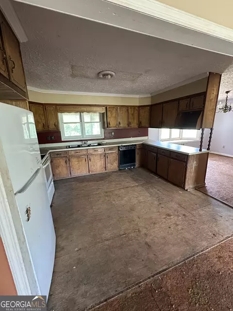 Kitchen - 3891 Hogansville Rd, Lagrange, GA 30241 photo 1 of 2