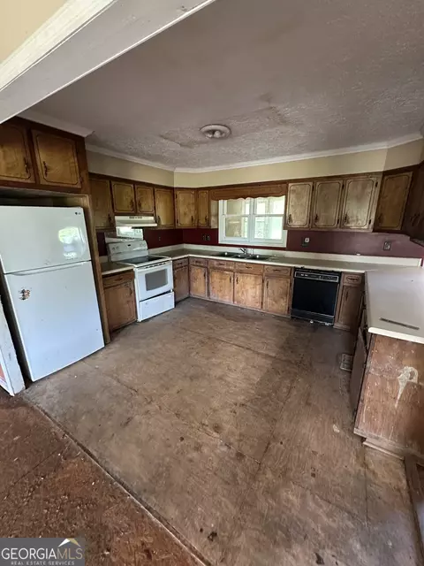 Kitchen - 3891 Hogansville Rd, Lagrange, GA 30241 photo 2 of 2