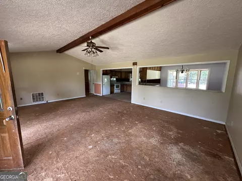Living - 3891 Hogansville Rd, Lagrange, GA 30241 photo 2 of 6