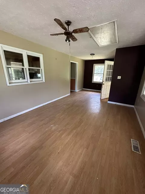 Living - 3891 Hogansville Rd, Lagrange, GA 30241 photo 6 of 6
