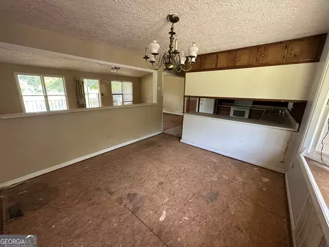 Living - 3891 Hogansville Rd, Lagrange, GA 30241 photo 4 of 6