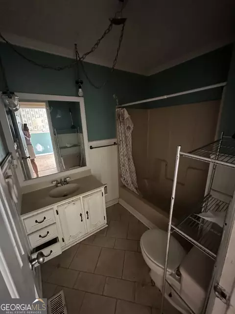 Bath - 3891 Hogansville Rd, Lagrange, GA 30241 photo 5 of 6
