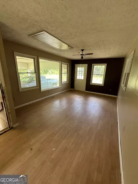 Living - 3891 Hogansville Rd, Lagrange, GA 30241 photo 5 of 6