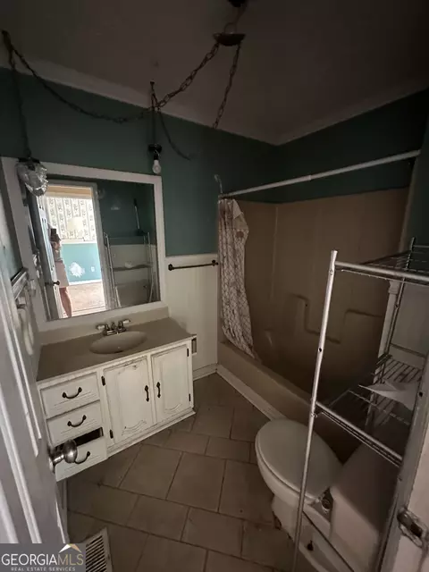 Bath - 3891 Hogansville Rd, Lagrange, GA 30241 photo 6 of 6