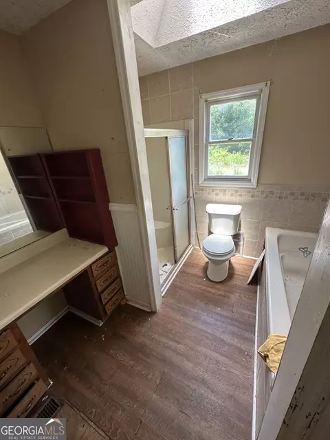 Bath - 3891 Hogansville Rd, Lagrange, GA 30241 photo 1 of 6
