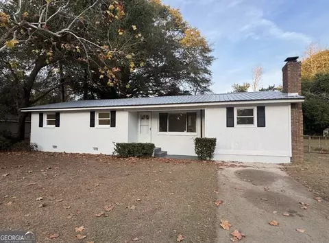 110 Pinecone Dr, East Dublin, GA 31027