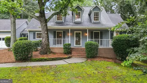 1646 Maple Ridge Dr, Suwanee, GA 30024