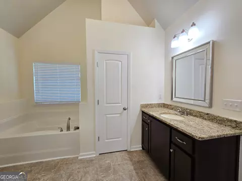 Bath - 105 Boston Ct, Lagrange, GA 30241 photo 4 of 5