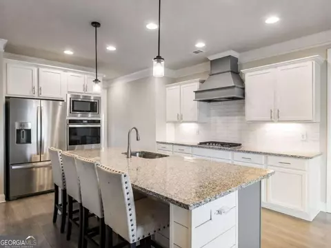 Kitchen - 543 Calgary Downs Dr, Winder, GA 30680 photo 2 of 4