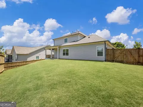Exterior - 543 Calgary Downs Dr, Winder, GA 30680 photo 5 of 7