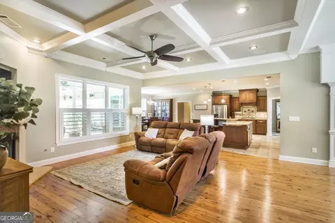 Living - 202 Lowpoint Trl, Warner Robins, GA 31093 photo 1 of 2