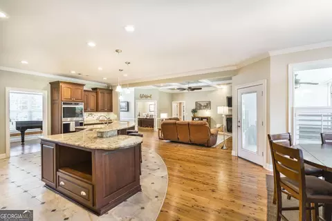 Kitchen - 202 Lowpoint Trl, Warner Robins, GA 31093 photo 5 of 6
