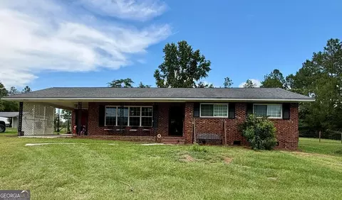 57 Lakeside Dr, Tifton, GA 31793