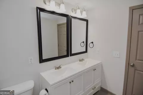 Bath - 104 Gainer Rd, Griffin, GA 30223 photo 3 of 6