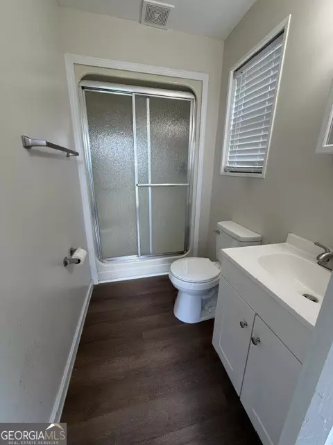 Bath - 815 Edwards St, Mount Vernon, GA 30445 photo 1 of 2