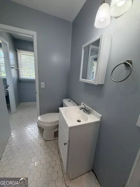 Bath - 815 Edwards St, Mount Vernon, GA 30445 photo 2 of 2