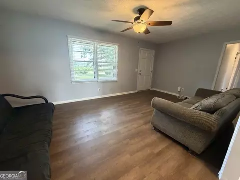Living - 815 Edwards St, Mount Vernon, GA 30445 photo 2 of 3