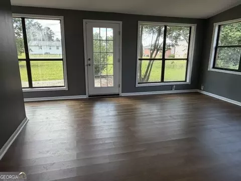 Living - 815 Edwards St, Mount Vernon, GA 30445 photo 1 of 3