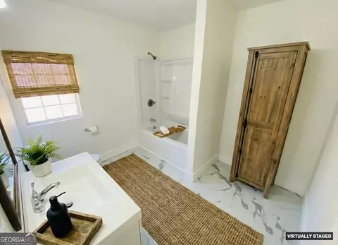 Bath - 545 Shady Ln, Toccoa, GA 30577 photo 3 of 5