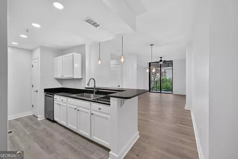 3040 Peachtree Rd NW #313, Atlanta, GA 30305
