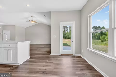 Entry Way - 132 Blackmon Rd, Williamson, GA 30292 photo 4 of 7
