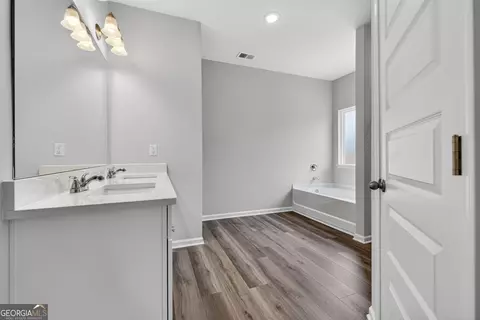 Entry Way - 132 Blackmon Rd, Williamson, GA 30292 photo 6 of 7
