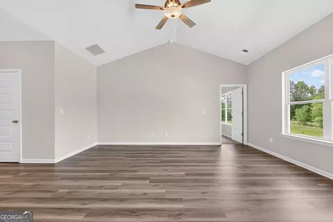 Living - 132 Blackmon Rd, Williamson, GA 30292 photo 3 of 3