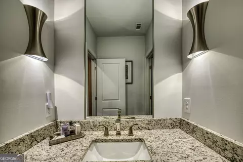 Bath - 112 Springhill Ln, Clarkesville, GA 30523 photo 10 of 12