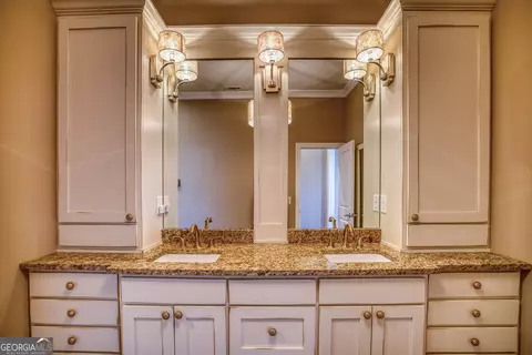 Bath - 112 Springhill Ln, Clarkesville, GA 30523 photo 7 of 12