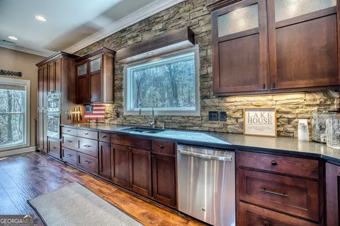 Kitchen - 112 Springhill Ln, Clarkesville, GA 30523 photo 8 of 8