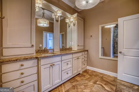 Bath - 112 Springhill Ln, Clarkesville, GA 30523 photo 5 of 12